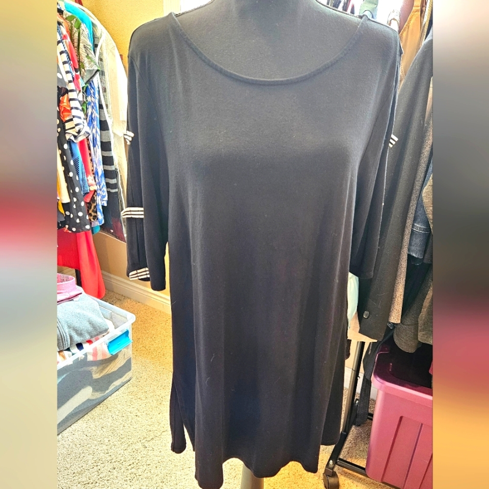 Cable and Gauge Black Women's Tunic Length Top Cutout Arm Details Bows Size XL